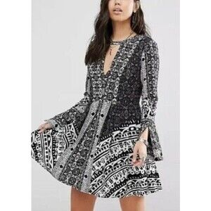 Free People Deep V Keyhole Swingy Tegan Boarder Dress Sz 2 Split Cuffs